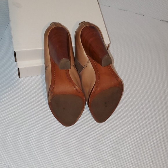 The Frye Company Taupe shootie sz 8 no box - Picture 4 of 4